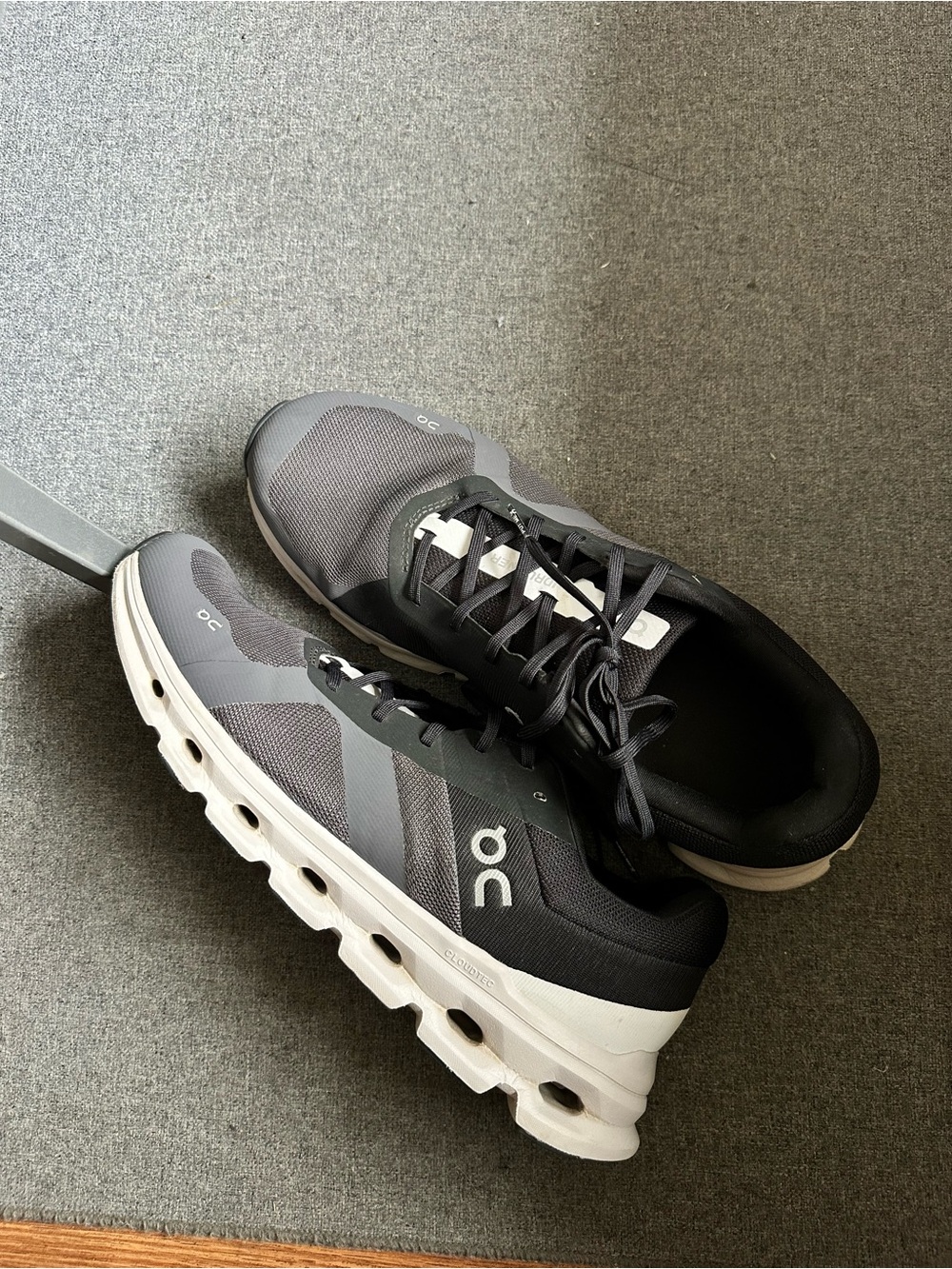 On cloud Running Men’s Gray and Black Cloud Running Sneakers